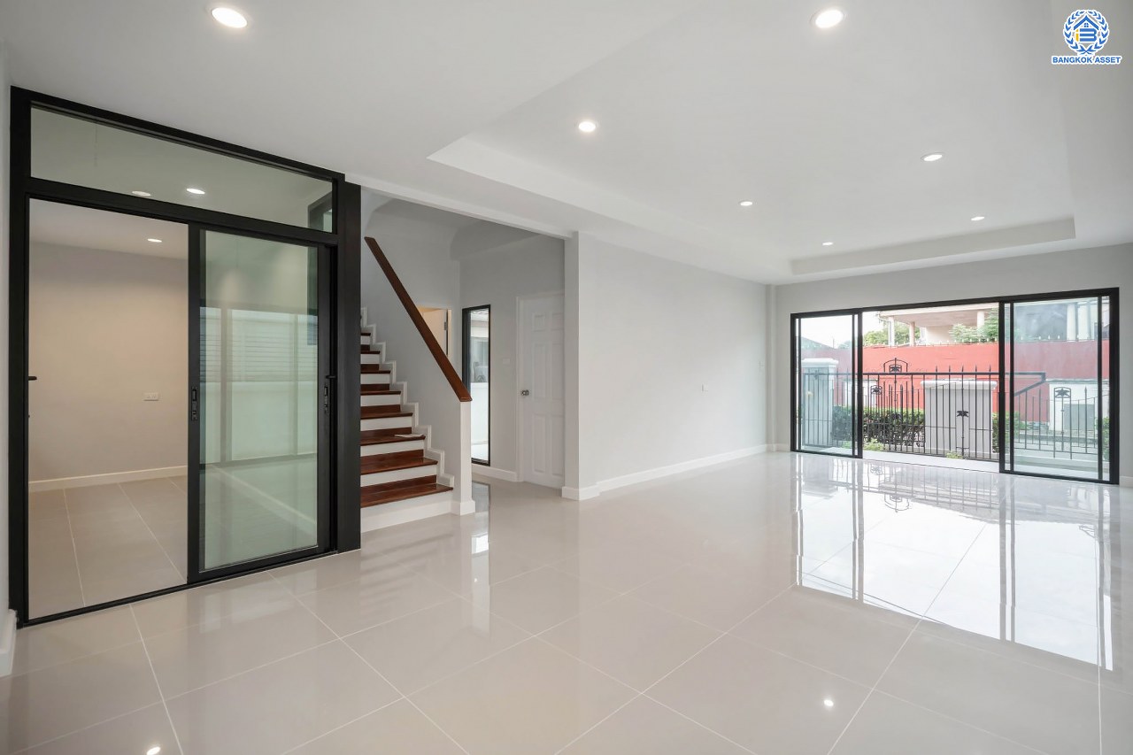 บ้านมือสองตกแต่งใหม่ โครงการ ศุภาลัย ออร์คิดปาร์ค2 ราชพฤกษ์-จรัญฯ ดีไซน์หรูหรา เนื้อที่ 50 ตร.ว. ฟังก์ชัน 3 ห้องนอน 2 ห้องน้ำ จอดรถได้ 2 คัน บนทำเลเดินทางสะดวก เชื่อมต่อหลายเส้นทาง และเดอะมอลล์บางแค ทางด่วน "กาญจนาภิเษก" และรถไฟฟ้าสายสีน้ำเงิน "สถานีภาษีเจริญ"